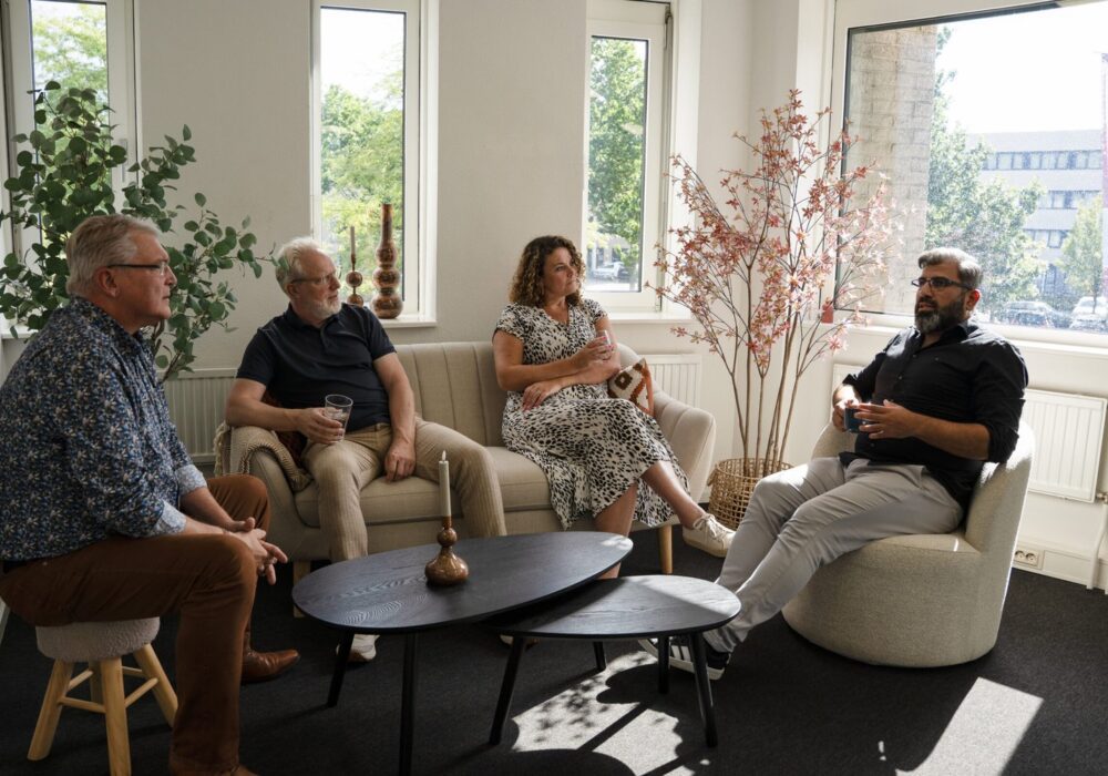 Team van Improov in gesprek in de lounge